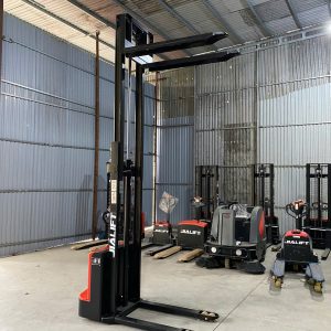 xe nang stacker cl1530jb