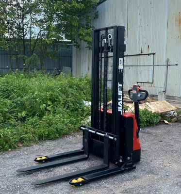 xe nang stacker cl1630gey