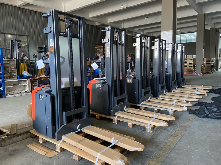 xe nang stacker cl2045ga
