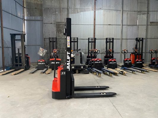 xe nang stacker 