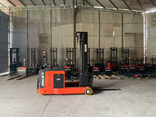 xe nang reachtruck la gi