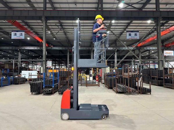 xe nang nguoi order picker