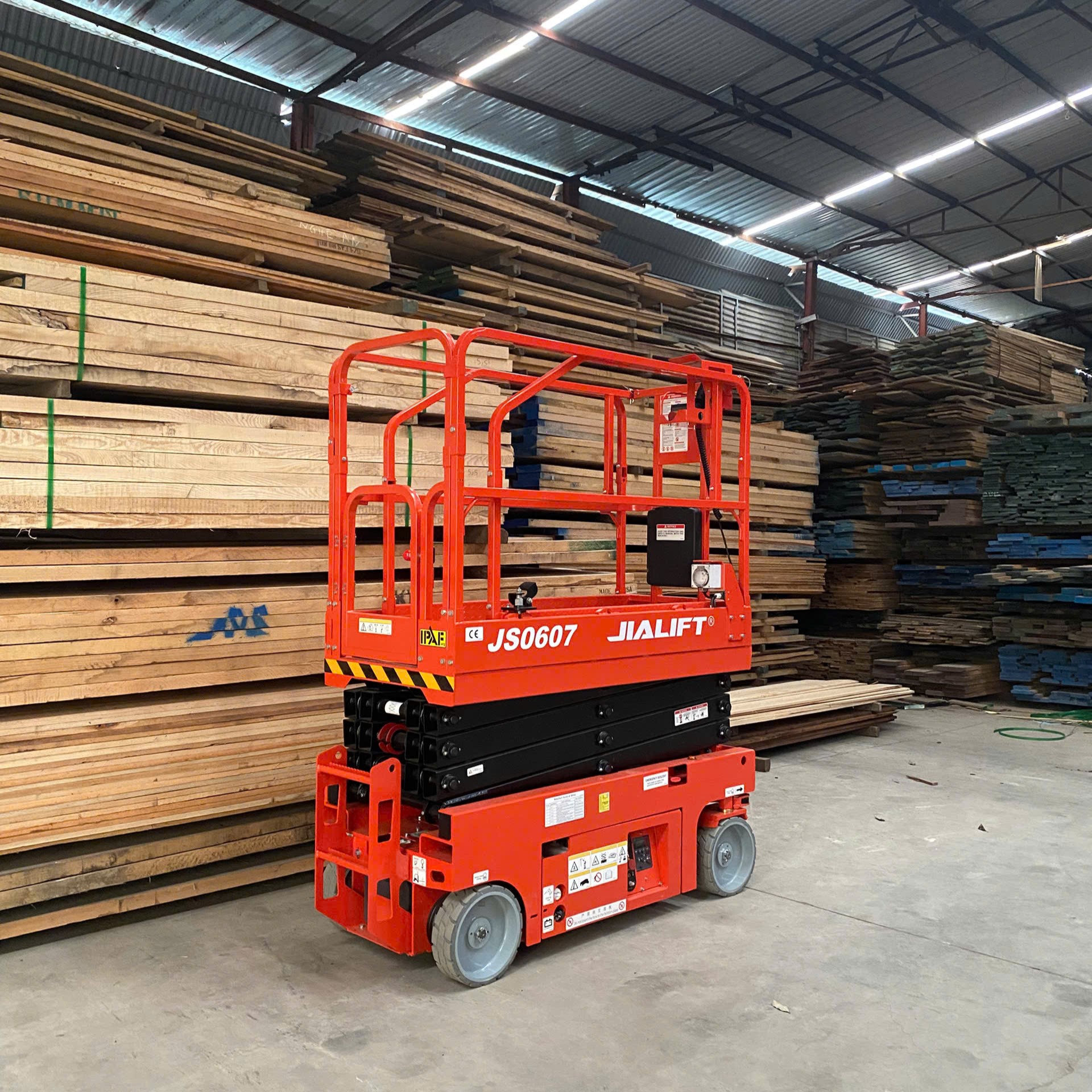 xe nâng người cắt kéo Jialift JS0607