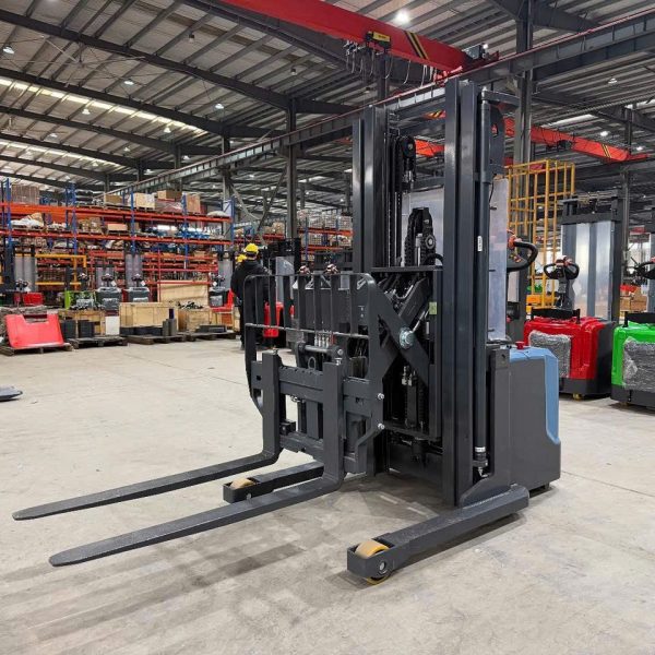 xe nâng điện đứng lái càng cắt kéo CQD15-H